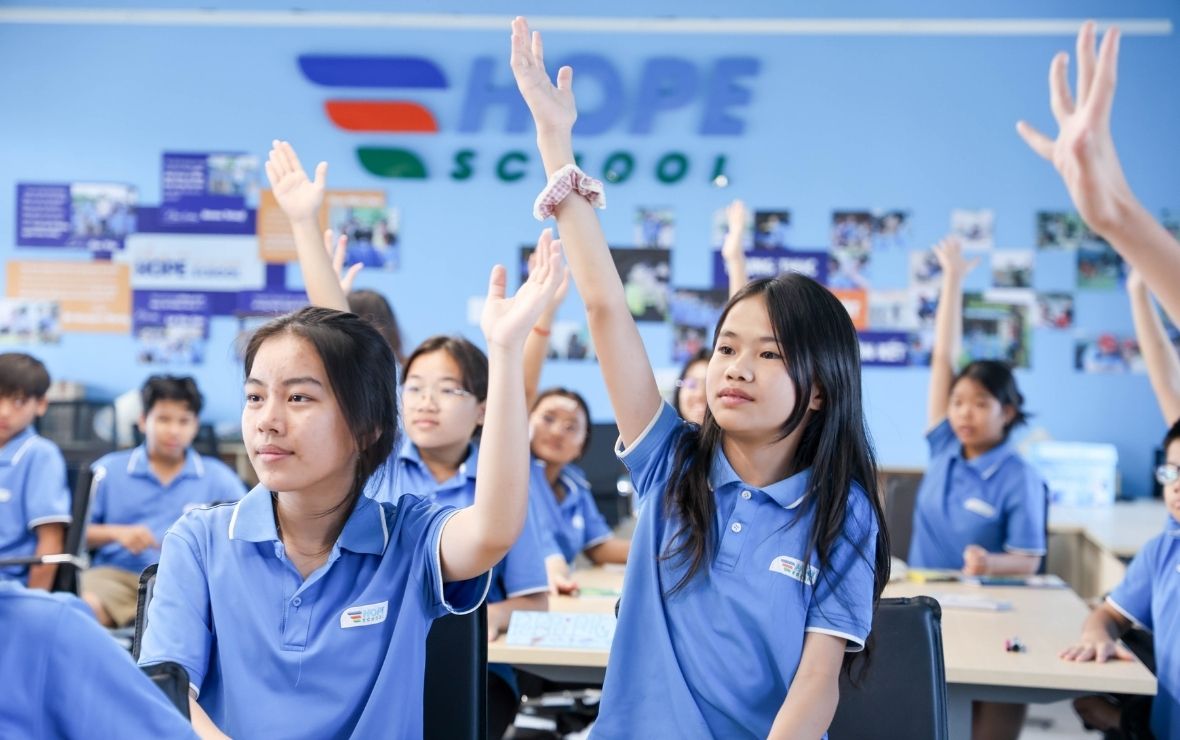 Training on Gender and Gender Equality for 35 students at Hy Vong Primary, Secondary & High School (Da Nang)